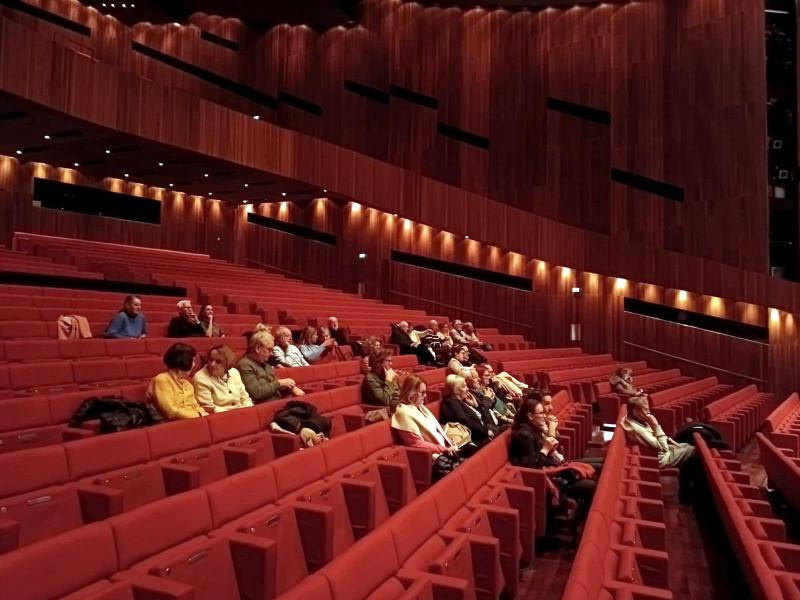 SOV-Vereinsmitglieder und VLT-Theaterfreund|innen besuchten die Probe