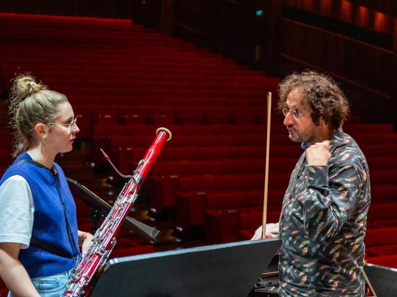 Fagottistin Johanna Bilgeri und musikalischer Leiter Hans-Peter Hofmann